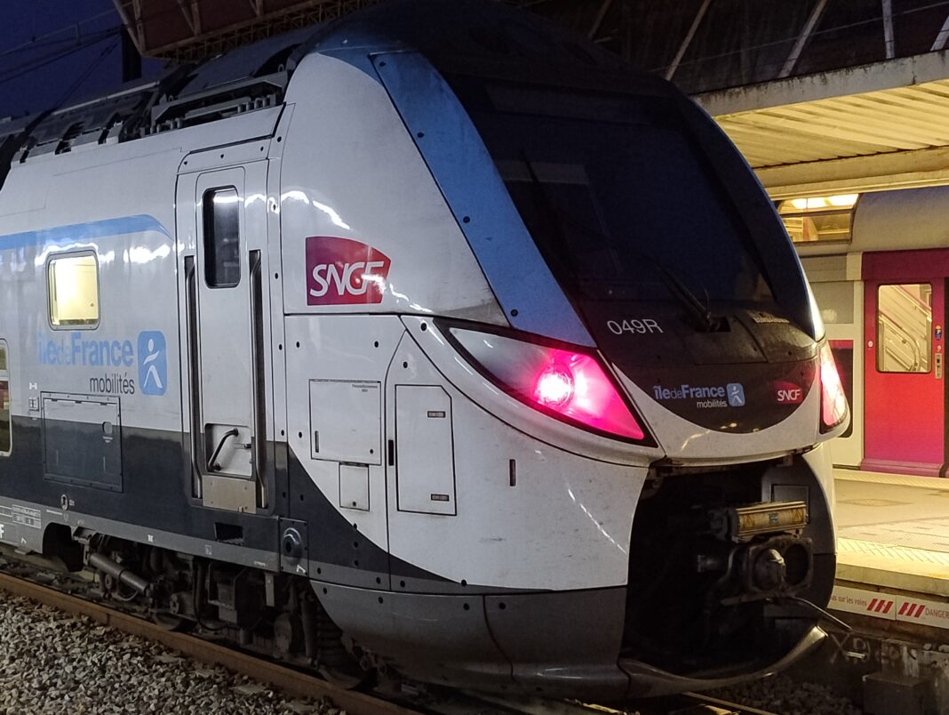 RER en gare de Juvisy sur Orge - DR